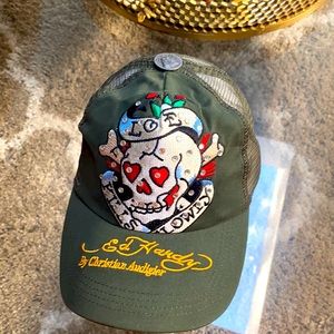 Ed hardy hat!! 💚